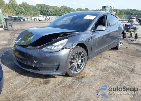 2022 Tesla Model 3 Long Range Dual Motor All-Wheel Drive z USA, uszkodzony, nr VIN 5YJ3E1EB4NF240157